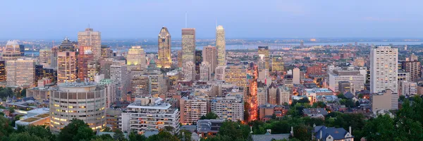 Montreal in schemering panorama — Stockfoto