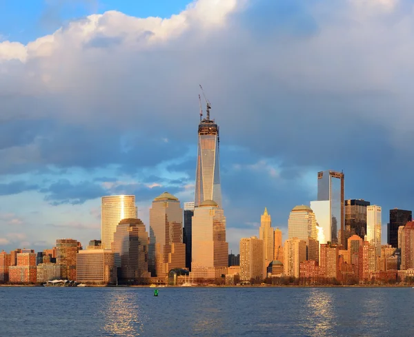 Şehir merkezindeki manhattan skyline — Stok fotoğraf