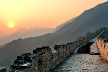 Çin Seddi günbatımı