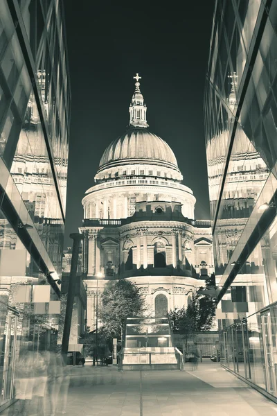 St pauls-katedralen — Stockfoto