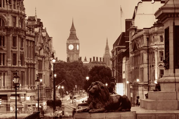 Calle vista de Trafalgar Square —  Fotos de Stock