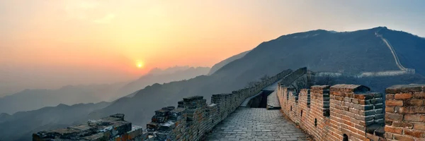 Velká čínská zeď zániku panorama — Stock fotografie