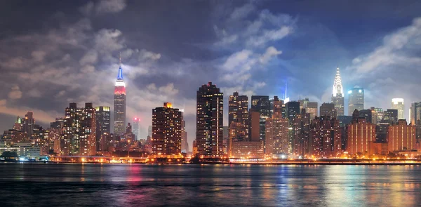 New York City Manhattan midtown at dusk — Stock Photo, Image