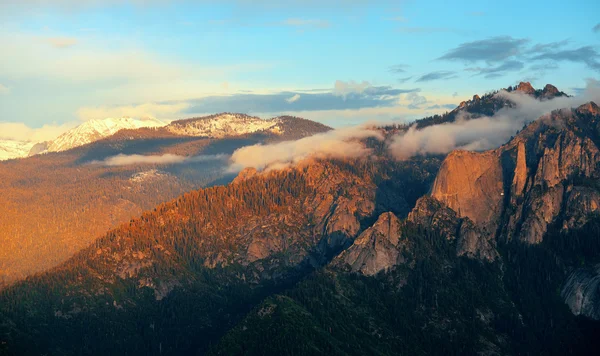 Gün batımında dağ — Stok fotoğraf