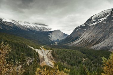 Kanada 'daki Banff Ulusal Parkı' nın güzel manzarası