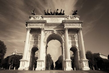 Barış Kemeri, veya İtalyanca Arco della Pace, Milano, İtalya.