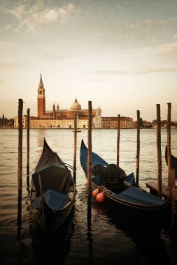 İtalya Venedik 'teki Gondola Parkı ve San Giorgio Maggiore Adası.
