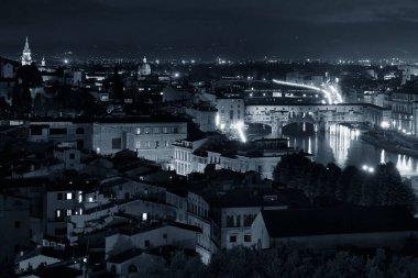 Piazzale Michelangelo gece siyah ve beyaz görüntülendi Floransa manzarası
