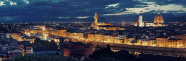 Floransa gökyüzü Piazzale Michelangelo 'dan gece manzarası
