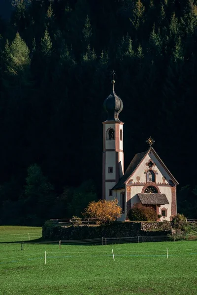 Kościół Dolomitów Naturalnym Krajobrazie Północnych Włoszech — Zdjęcie stockowe