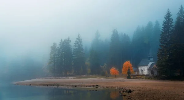 Dolomites Landcape Alami Dengan Danau Dalam Kabut Italia Utara — Stok Foto