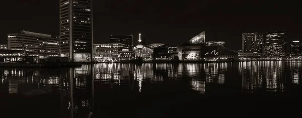 Blick Auf Den Innenhafen Von Baltimore Mit Städtischen Gebäuden — Stockfoto