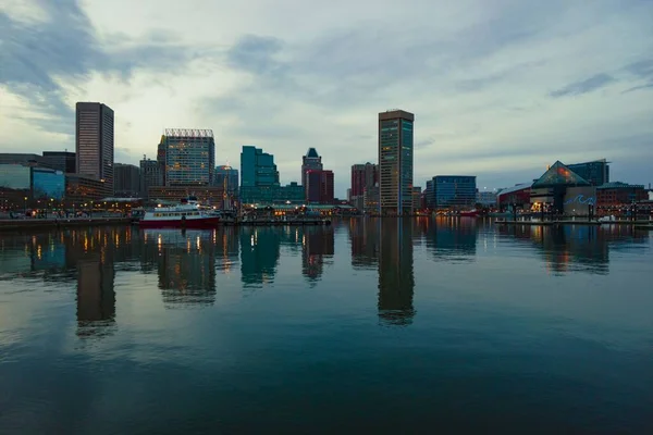 Baltimore Inre Hamn Stadsdel Utsikt Med Urbana Byggnader — Stockfoto