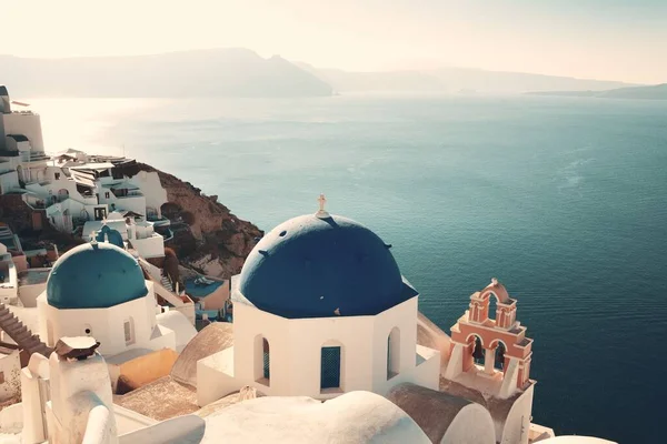 Santorini Skyline Con Cúpula Azul Iglesia Edificios Grecia —  Fotos de Stock