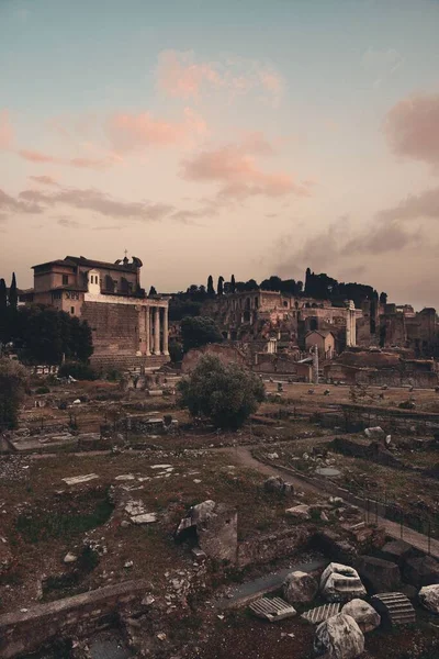 Rome Forum Met Ruïnes Van Historische Gebouwen Bij Zonsondergang Italië — Stockfoto