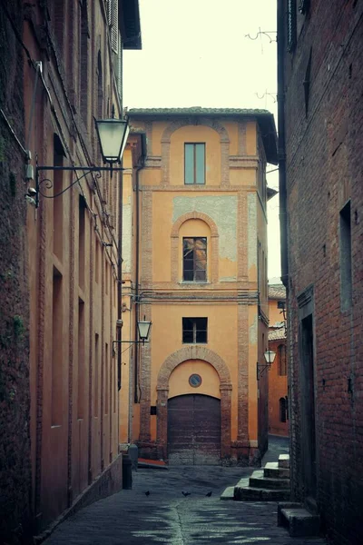 イタリアのシエナに古い建物と街の景色 — ストック写真