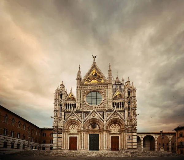 Kathedraal Van Siena Close Als Beroemde Bezienswaardigheid Middeleeuwse Stad Bij — Stockfoto