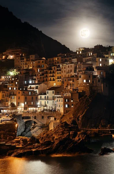 Manarola Con Vistas Mar Mediterráneo Salida Luna Con Edificios Sobre — Foto de Stock