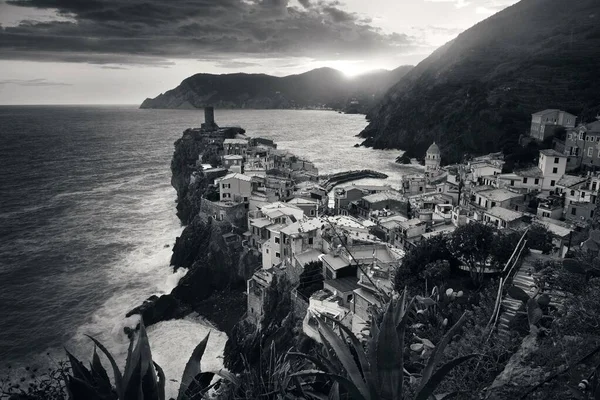 Vernazza Med Bygninger Hav Svart Hvitt Cinque Terre Italia – stockfoto