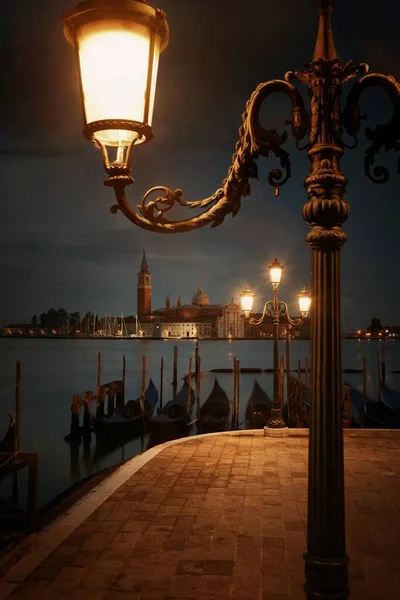 Benátky Noci Pouliční Lampou San Giorgio Maggiore Kostel Itálii — Stock fotografie