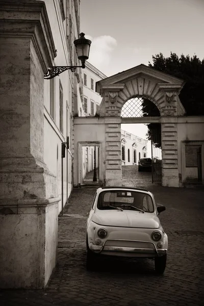 Vista Calle Con Coche Vintage Roma Italia —  Fotos de Stock