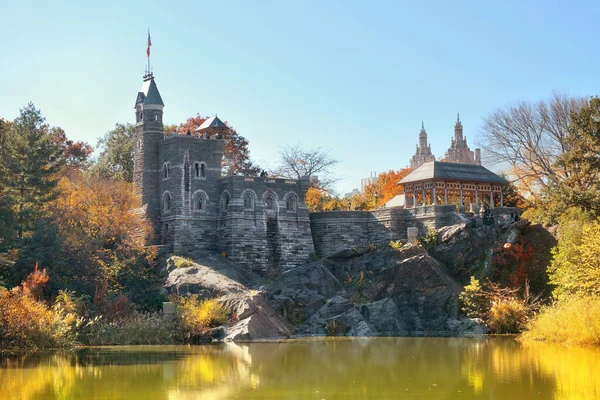 Schloss Belvedere Und Herbstlaub Mit See Central Park Midtown Manhattan — Stockfoto