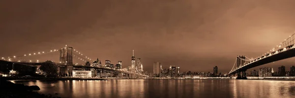 Manhattan Vista Urbana Del Centro Con Puente Brooklyn Por Noche — Foto de Stock