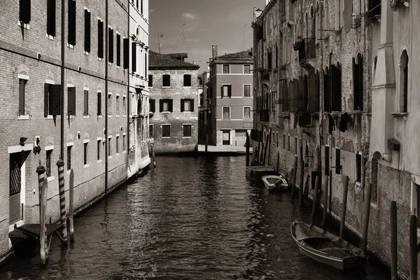 Venedig Kanal Utsikt Med Historiska Byggnader Italien Stockbild