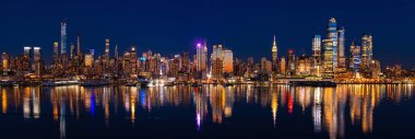 New York 'un göbeğinde gece mimari ile gökyüzü