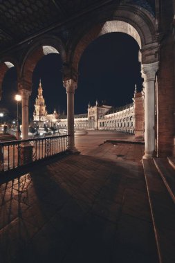 Plaza de Espana ya da İspanya Meydanı Seville, İspanya 'da gece yakın çekim görüntüsü