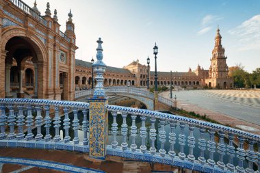 İspanya 'nın Sevilla şehrinde Plaza de Espana ya da İspanya Meydanı yakın çekim görüntüsü