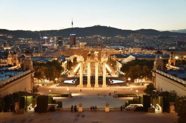 Placa Espanya Panoramik Manzarası Barselona İspanya 'da alacakaranlıkta