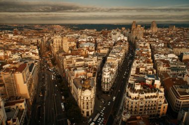 Madrid, İspanya 'daki Gran Via alışveriş bölgesinin havadan görüntüsü.