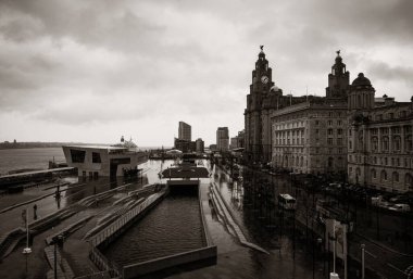 İngiltere 'nin şehir merkezinde şehir manzaralı Liverpool tarihi mimarisi