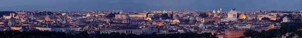 Roma Vista Panorâmica Telhado Com Horizonte Arquitetura Antiga Itália Noite — Fotografia de Stock