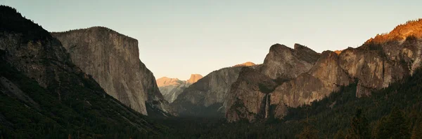 Vale Yosemite Pôr Sol Com Montanhas Cachoeiras Panorama — Fotografia de Stock