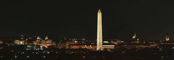 ワシントンDcの夜のランドマークとしてのワシントン記念碑 — ストック写真