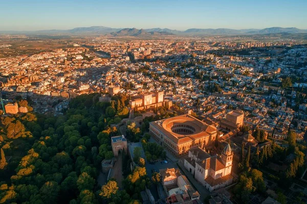 Luftutsikt Över Alhambra Vid Soluppgången Med Historiska Byggnader Granada Spanien — Stockfoto