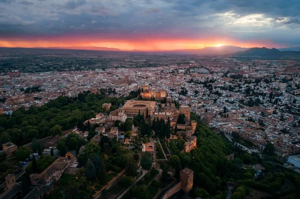 Luftutsikt Över Alhambra Vid Soluppgången Med Historiska Byggnader Granada Spanien — Stockfoto
