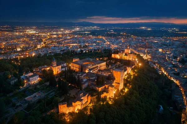 Luftutsikt Över Alhambra Natten Med Historiska Byggnader Granada Spanien — Stockfoto