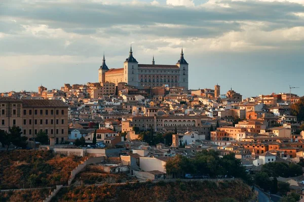 Zamek Toledo Dachu San Servando Zabytkowymi Budynkami Hiszpanii — Zdjęcie stockowe