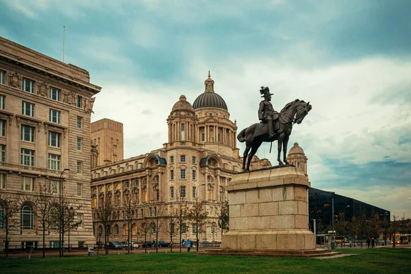 Liverpool Architettura Storica Con Statua Edward Vii Nel Centro Della — Foto Stock