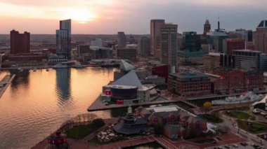 Baltimore gün batımından akşam saatlerine kadar çatı manzarası