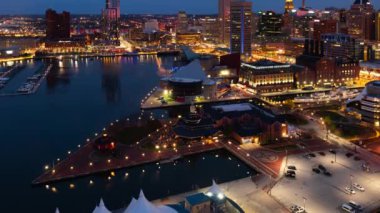 Baltimore gün batımından akşam saatlerine kadar çatı manzarası