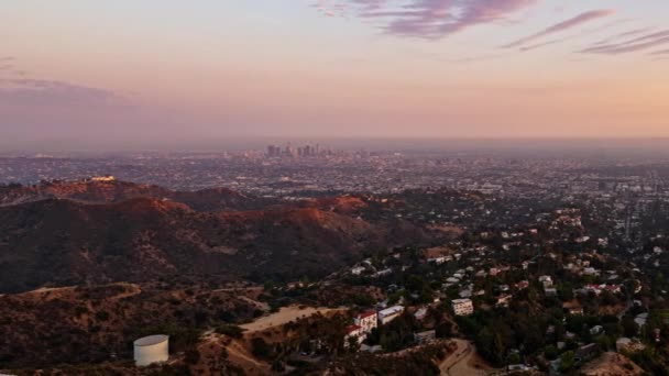 Timelapse Zicht Moderne Gebouwen Van Bergtop Tot Zonsondergang Los Angeles — Stockvideo