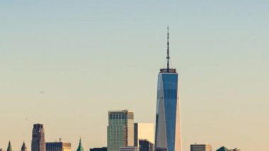 Mimari zaman aşımına uğramış New York şehrinin gökyüzü manzarası