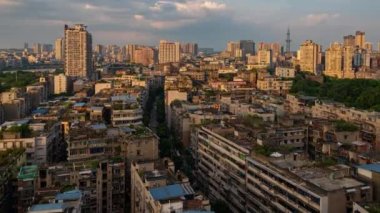 Chongqing Çin 'de gün batımından alacakaranlığa kadar yerleşim yerleri zaman ayarlı.