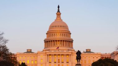 ABD Capitol Hill, Washington DC 'de gün batımının mavi saatine yakın görüntüsü