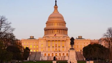 ABD Capitol Hill, Washington DC 'de gün batımının mavi saatine yakın görüntüsü