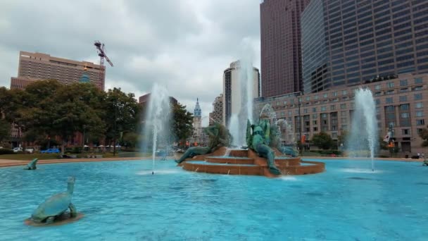 Downtown Street View Med Fontän Parken Philadelphia Pennsylvania Usa — Stockvideo